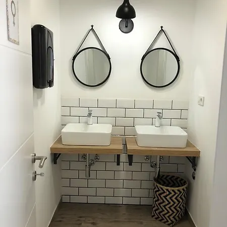 Ciri Biri Bela Boutique Хостел