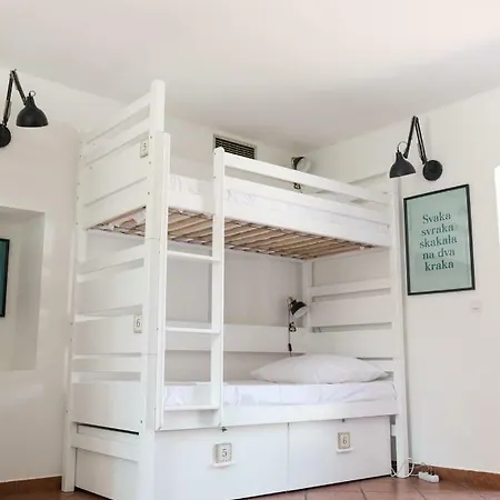 ćiri Biri Bela Boutique * Split