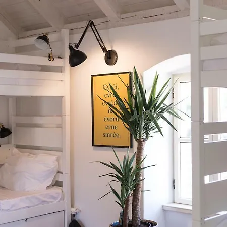ćiri Biri Bela Boutique * Split